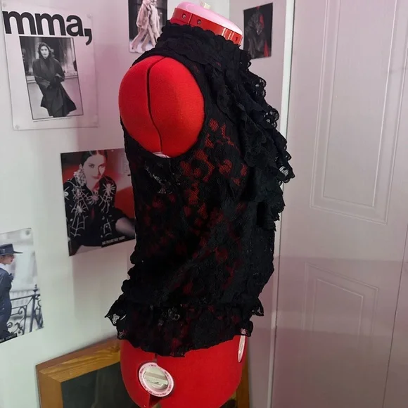 BLACK LACE RUFFLE TOP - Picture 2 of 6